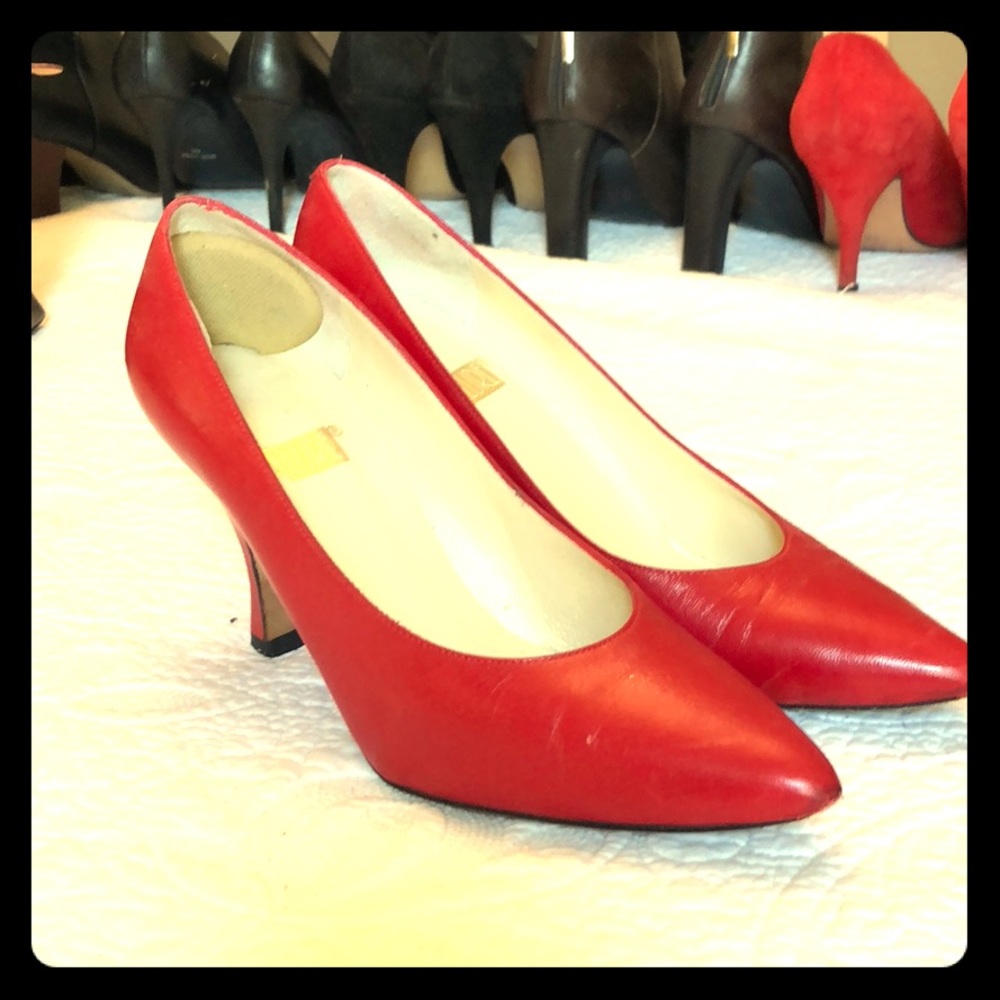 EUC Vintage Allure red leather pumps